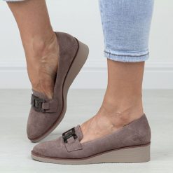 Khaki zamszowe półbuty damskie na koturnie Potocki 12319. Brązowe czółenka damskie POTOCKI, z aplikacjami, z zamszu, bez obcasa, na koturnie. Za 159.00 zł.