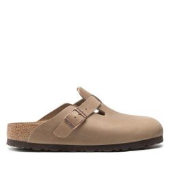 Klapki Birkenstock. Brązowe klapki damskie Birkenstock, bez wzorów, bez obcasa, bez zapięcia. Za 539.99 zł.