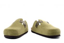 Dr. Brinkmann 320278-07 zielony, klapki damskie. Zielone klapki damskie Dr. Brinkmann, bez wzorów, bez obcasa, bez zapięcia. Za 193.90 zł.