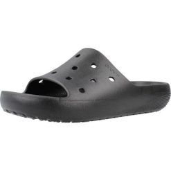 Sandały CROCS CLASSIC SLIDE V2 Czarny. Czarne klapki damskie Crocs, bez wzorów, z gumy, bez obcasa, bez zapięcia. Za 111.99 zł.