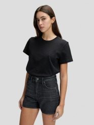 DAMSKA KOSZULKA LEE PERFECT TEE BLACK 112378787. Czarne bluzki damskie Lee, s, bez wzorów, bez kołnierzyka, bez ramiączek. Za 69.99 zł.