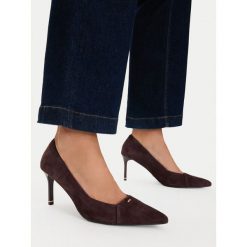 Szpilki MEXX. Brązowe szpilki damskie Mexx, bez wzorów, bez obcasa, na szpilce, bez zapięcia. Za 329.99 zł.