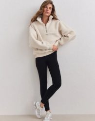 Damskie legginsy ocieplane z kieszeniami czarne. Czarne legginsy damskie Aim'n, s, bez wzorów, z elastanu. Za 389.00 zł.