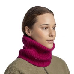 Komin z wełny merino Knitted Norval. Czerwone kominy damskie Buff, bez wzorów, z materiału. Za 225.00 zł.