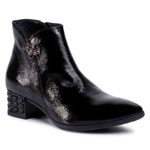 Botki Lasocki. Czarne botki damskie Lasocki, bez obcasa, na słupku, bez zapięcia. Za 134.99 zł.