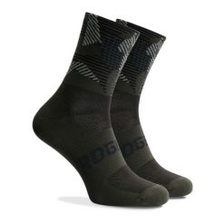 Skarpetki rowerowe Rogelli Camo. Zielone skarpetki damskie Rogelli, bez wzorów, z elastanu. Za 36.00 zł.