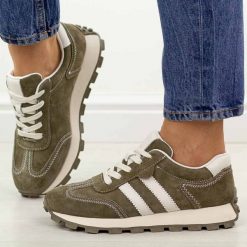 Khaki zamszowe skórzane półbuty damskie S.Barski 7097. Brązowe półbuty damskie S.BARSKI, na jesień, bez wzorów, z jeansu, bez obcasa, na płaskiej podeszwie, bez zapięcia. Za 269.00 zł.