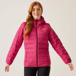 Kurtka ocieplana damska Helfa. Czerwone kurtki damskie Regatta, bez wzorów, bez kaptura. Za 109.99 zł.