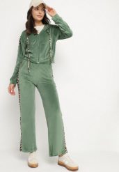 Zielony Welurowy Komplet Dresowy Bluza i Spodnie ze Zdobieniami w Panterkę Elaziria. Zielone bluzy damskie Born2be, l, z aplikacjami, z dresówki, z kapturem. Za 79.99 zł.