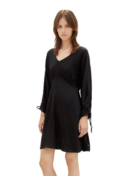 Tom Tailor Sukienka w kolorze czarnym rozmiar: M. Czarne sukienki damskie Tom Tailor, bez wzorów, z wiskozy, bez ramiączek. Za 82.99 zł.