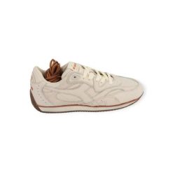 Sneakersy Diadora Equipe Revenge Dune Used Italia. Białe obuwie sportowe damskie Diadora, bez zapięcia. Za 920.00 zł.