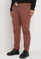 Ciemnobrązowe Dresowe Spodnie Joggery z Wysokim Stanem i Napisami Lerithelle. Brązowe spodnie dresowe damskie Born2be, l, bez wzorów, z dresówki. Za 44.99 zł.