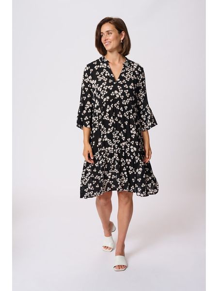 Kaffe Sukienka w kolorze czarnym rozmiar: 40. Czarne sukienki damskie Kaffe, bez wzorów, z wiskozy, klasyczne, bez ramiączek. Za 175.26 zł.