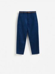 Jeansy chino z paskiem - niebieski. Niebieskie jeansy damskie Reserved. Za 129.99 zł.