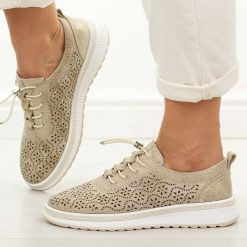 Złote ażurowane skórzane półbuty damskie Jezzi 18-24. Żółte półbuty damskie Jezzi, na jesień, bez wzorów, z jeansu, z okrągłym noskiem, bez obcasa, na płaskiej podeszwie, bez zapięcia. Za 239.00 zł.