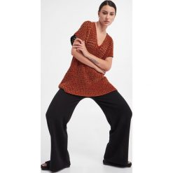 Tunika WOLFORD. Swetry klasyczne damskie Wolford, l, bez kołnierzyka. W wyprzedaży za 1,164.87 zł.