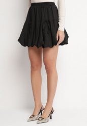 Czarna Rozkloszowana Spódnica z Kokardami Ulavira. Czarne spódnice damskie Born2be, na co dzień, m, z aplikacjami, eleganckie, mini. Za 59.99 zł.