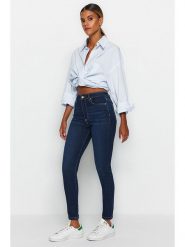 Trendyol Dżinsy - Skinny fit - w kolorze granatowym rozmiar: 42. Niebieskie jeansy damskie Trendyol, z podwyższonym stanem. Za 158.10 zł.