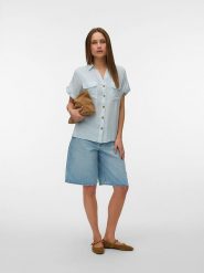 Vero Moda Bluzka w kolorze błękitnym rozmiar: M. Niebieskie bluzki damskie Vero Moda, m, bez wzorów, z wiskozy, bez kołnierzyka, bez ramiączek. Za 69.99 zł.