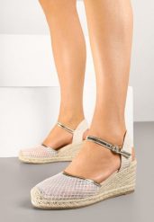 Złote Sandały w Stylu Espadryli z Plecionką i Siateczką Meranella. Żółte sandały damskie Renee, bez wzorów, z otwartym noskiem, bez obcasa, na koturnie, bez zapięcia. Za 74.99 zł.