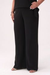Eleganckie czarne spodnie Rosa z poszerzoną nogawką PLUS SIZE XXL OVERSIZE. Czarne spodnie materiałowe damskie Moda Size Plus Iwanek, bez wzorów, z elastanu, krótkie. Za 249.90 zł.