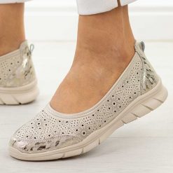 Beżowe ażurowe skórzane baleriny damskie Jezzi 9997. Brązowe balerinki damskie Jezzi, w ażurowe wzory, z jeansu, z okrągłym noskiem. Za 189.00 zł.