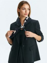 Plisowana chusta ze wzorem - czarny. Czarne chusty damskie Sinsay, bez wzorów. Za 19.99 zł.