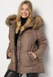 Brązowa Kurtka z Pikowanymi Przeszyciami i Kapturem z Futerkiem Anavite. Brązowe kurtki damskie Born2be, plus size, bez wzorów, z jeansu. Za 279.99 zł.