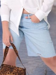 Szorty jeansowe high waist Plus Size - niebieski. Niebieskie spodenki sportowe damskie Sinsay, l, bez wzorów, z jeansu, z podwyższonym stanem. W wyprzedaży za 29.99 zł.