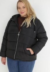 Czarna Kurtka z Kapturem Pikowana Bauwens. Czarne kurtki damskie Born2be, na zimę, plus size, bez wzorów, z jeansu, z kapturem. Za 189.99 zł.