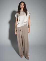 OPUS Bluzka "Festiva" w kolorze kremowym rozmiar: 42. Brązowe bluzki damskie Opus, bez wzorów, bez kołnierzyka, bez ramiączek. Za 117.99 zł.