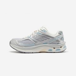 Buty sportowe damskie RR2K. Brązowe obuwie sportowe casual damskie Decathlon, z kauczuku, trekkingowe. Za 299.99 zł.