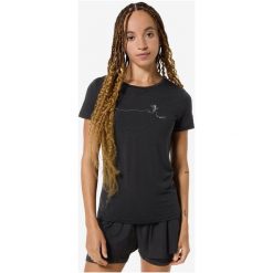 Koszulka SUPER.NATURAL W RUNNING TEE. Czarne koszulki damskie super.natural, bez wzorów, bez kołnierzyka, bez ramiączek. Za 249.99 zł.