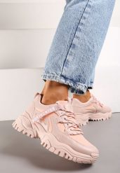 Różowe Sneakersy z Tłoczoną Podeszwą Ozdobione Tasiemką z Napisem Hecattes. Czerwone obuwie sportowe damskie Born2be, na jesień, bez zapięcia. Za 99.99 zł.