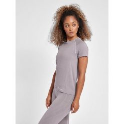 Koszulka damska Hummel MT Flow. Fioletowe bluzki damskie Hummel, xs, bez wzorów, z materiału, sportowe, bez kołnierzyka, bez ramiączek. Za 188.50 zł.