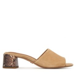 Klapki Tamaris. Brązowe klapki damskie Tamaris, bez wzorów, bez obcasa, bez zapięcia. Za 259.99 zł.