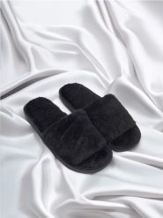 Kapcie - czarny. Czarne kapcie damskie Sinsay. Za 19.99 zł.