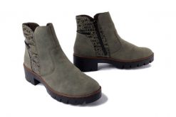 RIEKER X5755-54 green, botki damskie. Zielone botki damskie Rieker, na zimę, bez obcasa, na obcasie, bez zapięcia. Za 389.90 zł.