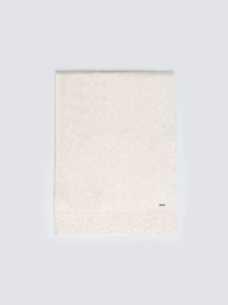 Szalik damski perłowy Stanilos 103. Białe szaliki damskie Big Star, bez wzorów, z materiału. W wyprzedaży za 99.99 zł.