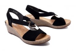 RIEKER 624H6-00 black, sandały damskie. Czarne sandały damskie Rieker, bez wzorów, z gumy, bez obcasa, na koturnie, bez zapięcia. Za 239.92 zł.