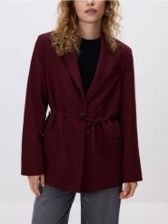 Marynarka z wiązaniem - burgundowy. Czerwone marynarki i żakiety damskie Reserved, l, bez wzorów, z tkaniny, klasyczne. W wyprzedaży za 159.99 zł.