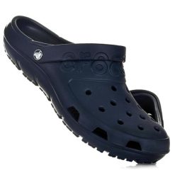 Klapki sportoweCrocs CROCBAND. Niebieskie klapki damskie Crocs, bez wzorów, bez obcasa, bez zapięcia. W wyprzedaży za 89.00 zł.