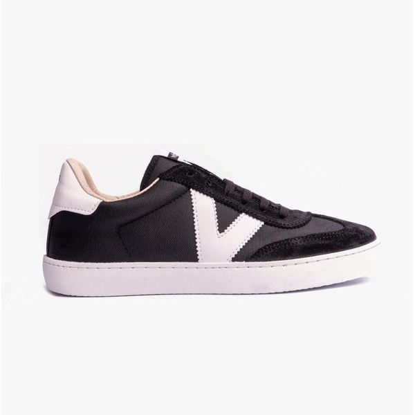 Monochromatyczne buty sportowe z dwoiny berlińskiej i nylonu Victoria. Czarne obuwie sportowe casual damskie Victoria, z nylonu. Za 372.85 zł.
