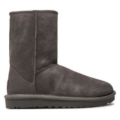 Śniegowce Ugg. Szare śniegowce damskie Ugg. Za 939.99 zł.