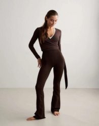 Damskie legginsy rozszerzane z wysokim stanem dla wysokich Sense czekoladowe. Brązowe legginsy damskie Aim'n, m, bez wzorów, z elastanu. Za 344.00 zł.