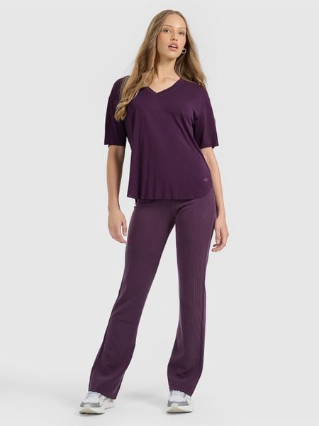 4F Spodnie dresowe z prostymi nogawkami z modalem damskie - fioletowe L. Fioletowe spodnie dresowe damskie 4F, l, bez wzorów, z dresówki. W wyprzedaży za 139.99 zł.