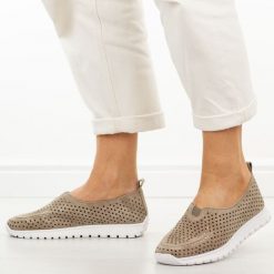 Szare ażuowe skórzane półbuty damskie Vinceza 93220. Szare półbuty damskie VINCEZA, na jesień, bez wzorów, z jeansu, z okrągłym noskiem, bez obcasa, na płaskiej podeszwie, bez zapięcia. Za 219.00 zł.