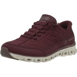 Buty SKECHERS 104556S GLIDE STEP AT EASE Bordeaux. Czerwone obuwie trekkingowe damskie Skechers, z materiału, bez zapięcia. Za 337.99 zł.