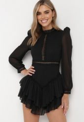 Czarna Rozkloszowana Sukienka Kombinezon Mini z Falbankami Gilha. Czarne sukienki damskie Born2be, z aplikacjami, z koronki, bez ramiączek. W wyprzedaży za 127.49 zł.