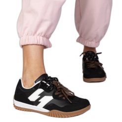 Czarne sneakersy trampki z kolorowymi sznurówkami. Czarne trampki damskie bez wzorów, z gumy, bez zapięcia. Za 79.62 zł.